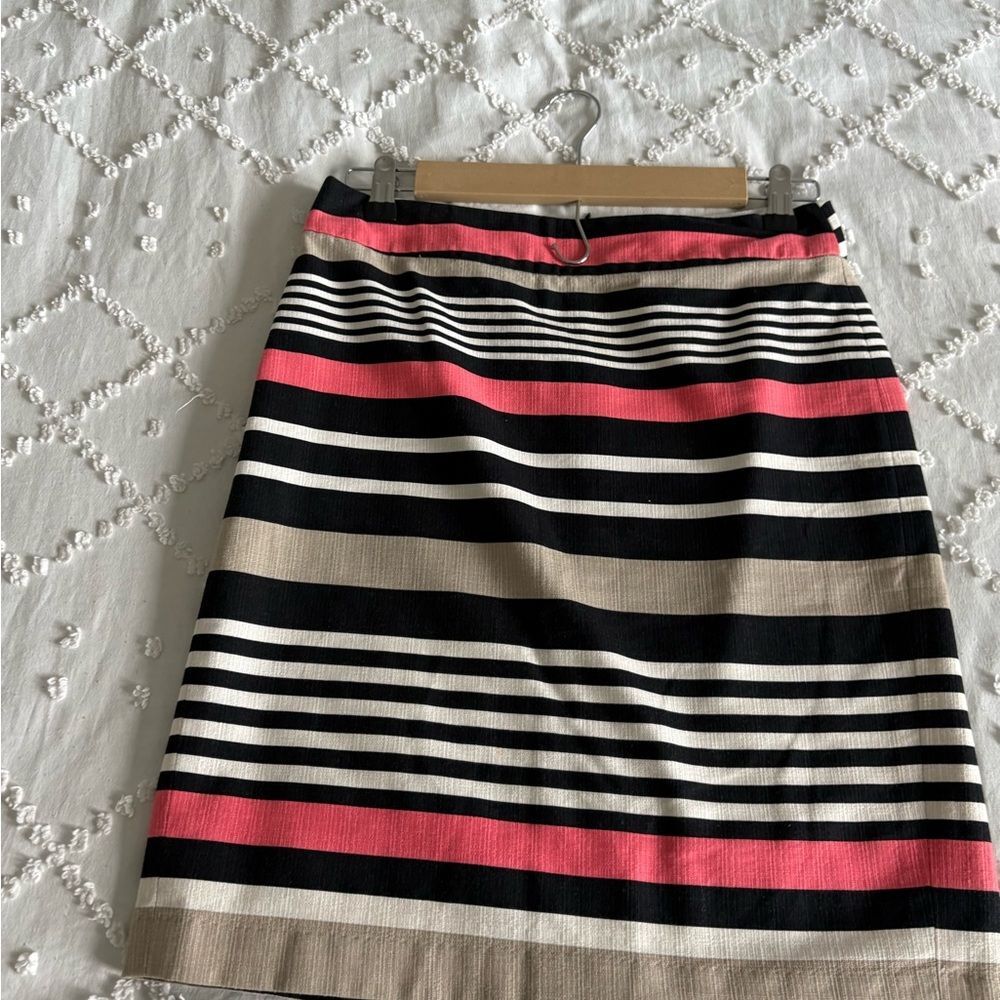 Banana Republic Black and White Pencil Skirt Knee-length Workwear